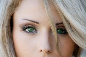 Макияж для блондинок с зелеными глазами: как делать его правильно?