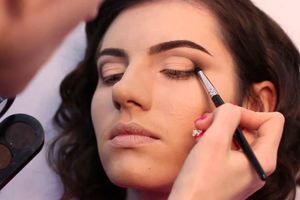 Карандашная техника в макияже: какие кисти нужны?