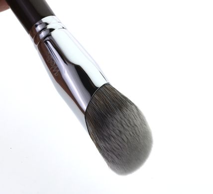 Brush for applying shade and concealer W3249