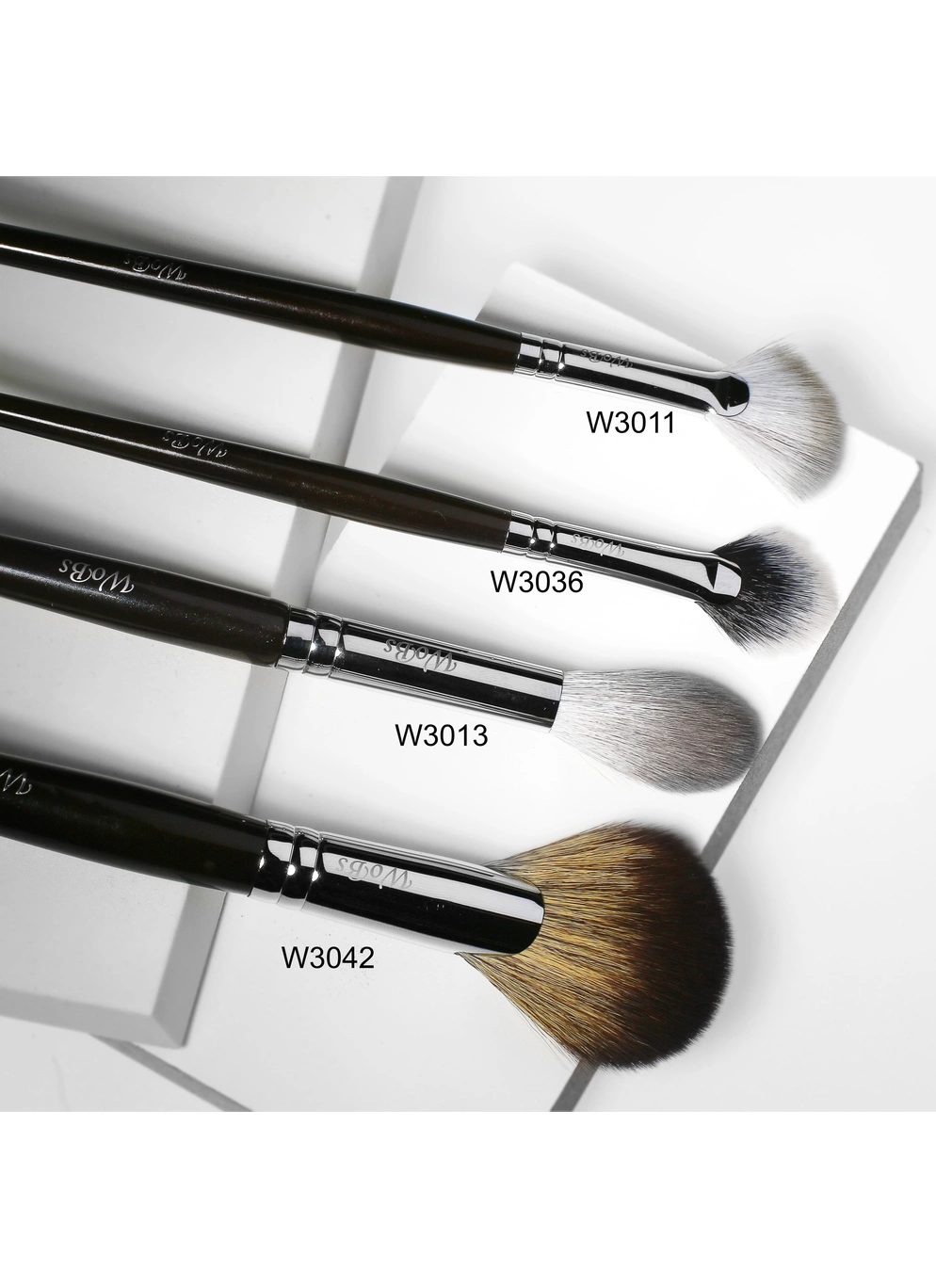 Веерная кисть для теней и хайлайтера W3036 синтетика