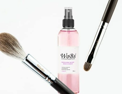 Оптимизируйте процесс ухода за кистями для макияжа с профессиональными салфетками и очистителем для кисточек WoBs