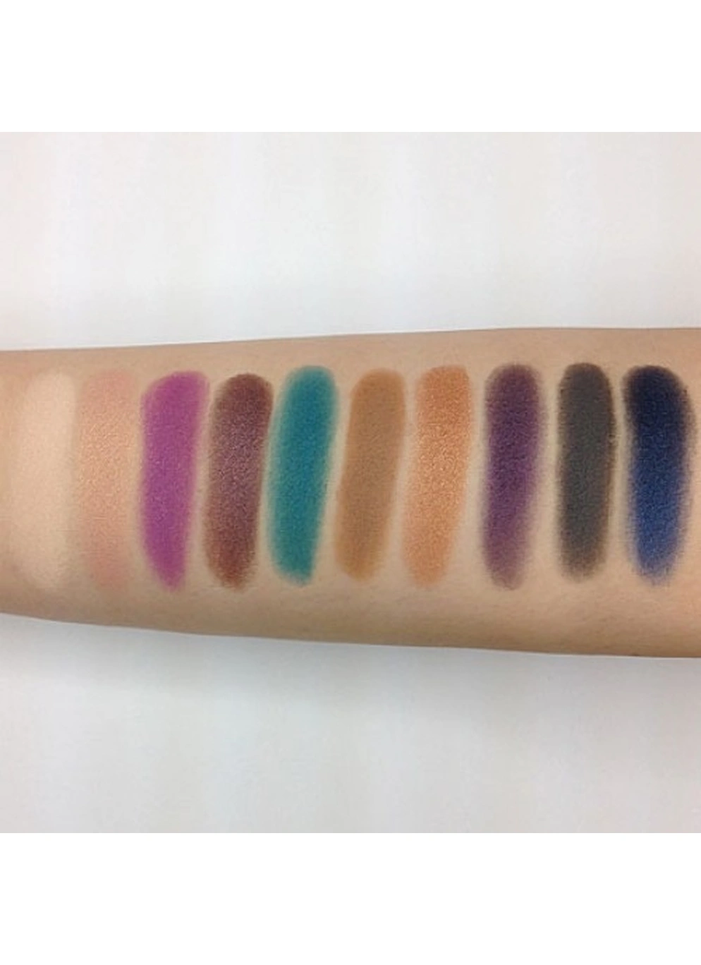 Палетка теней Love is a Story от Zoeva