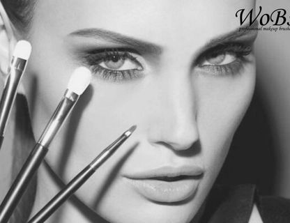 Как легко и без сильных усилий нанести пигмент на макияж с помощью кисточки?