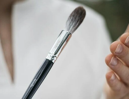 Эффективно ли очищает кисти для мейкапа профессиональное средство по уходу за кисточками?