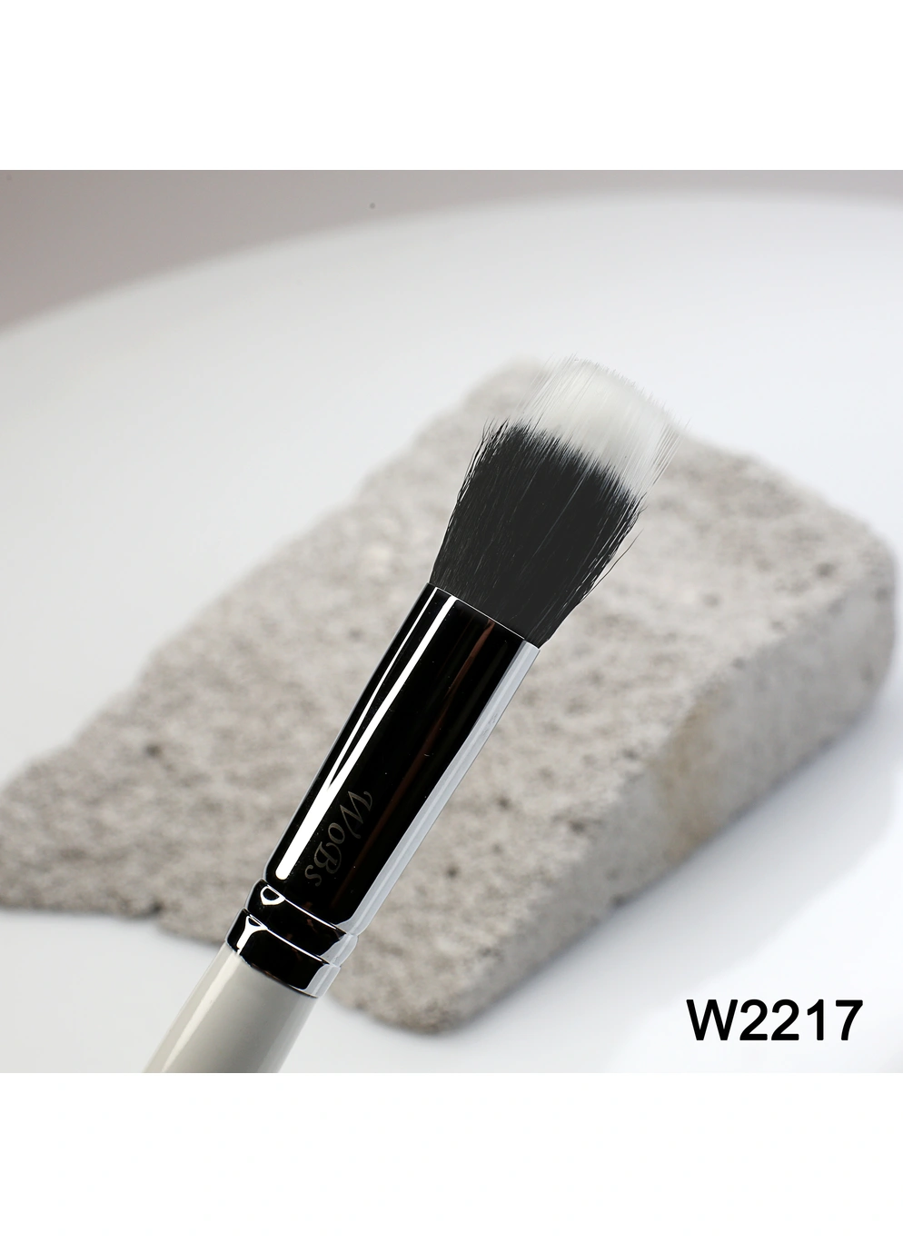 Кисть для тону W2217 синтетика