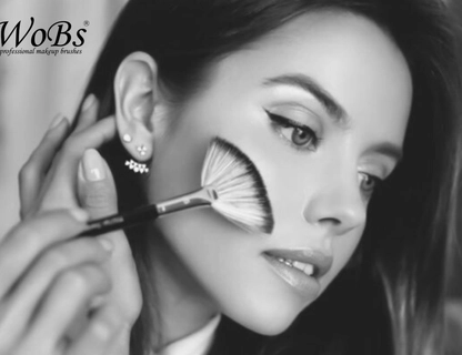 Для чего используются веерные кисточки в макияже?