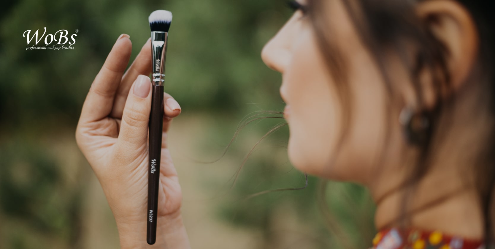 купити кисть для тону від Вобс