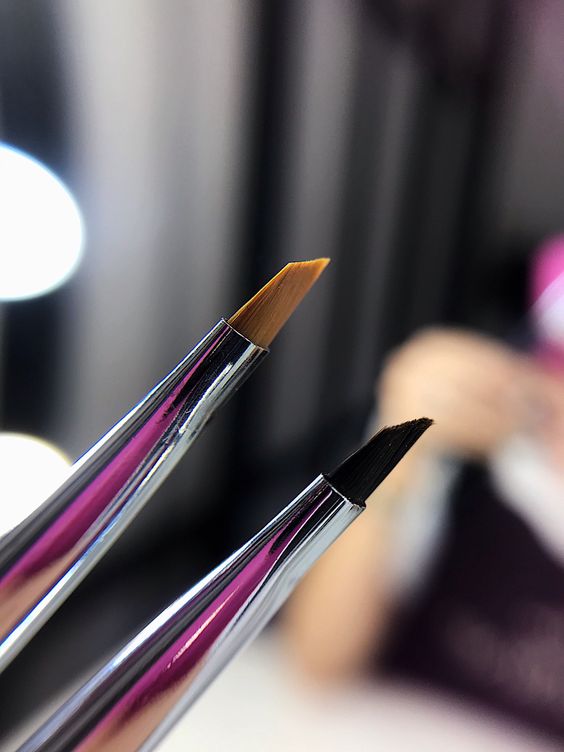 кисті для брів