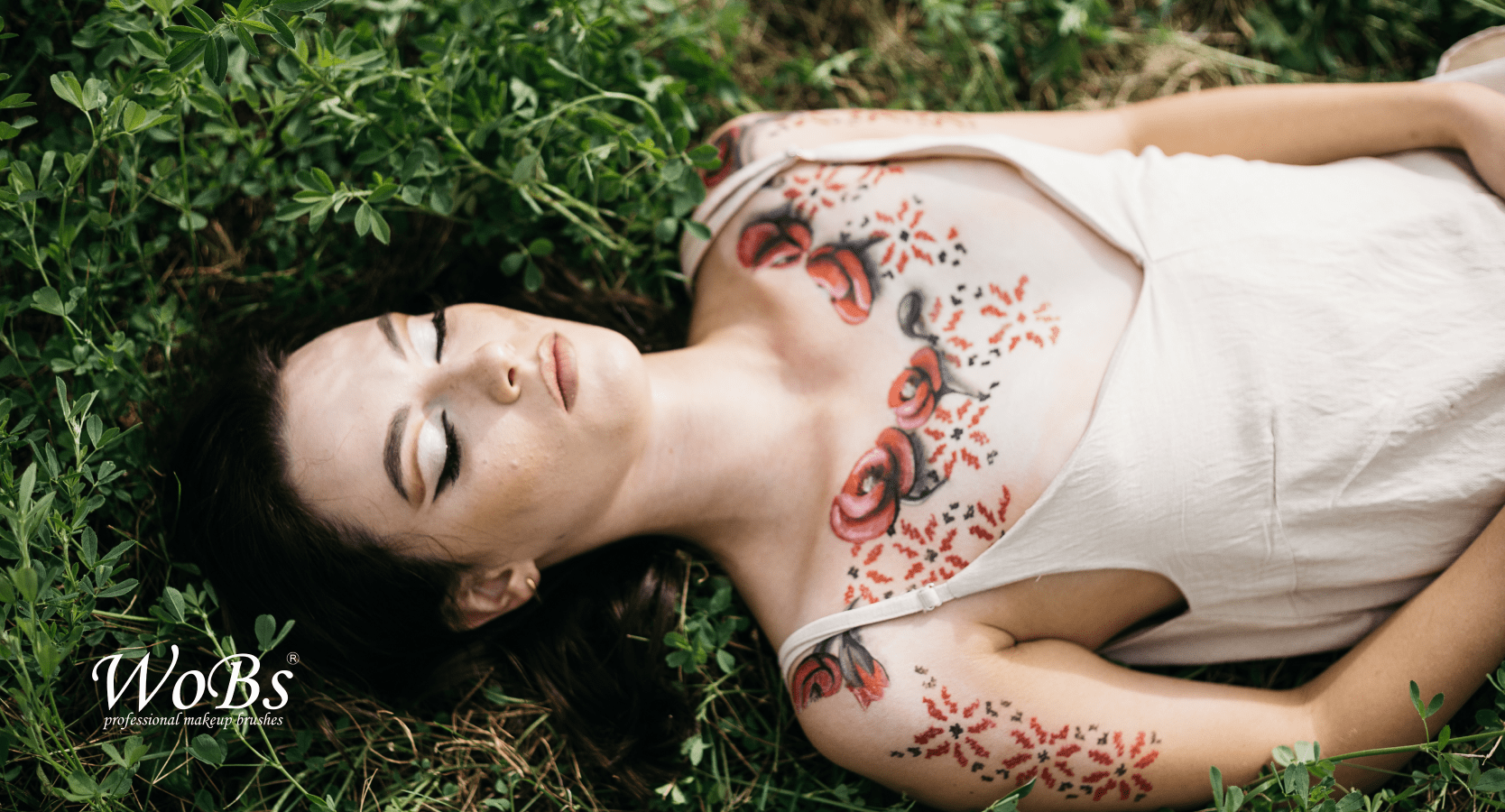 Купити професійні пензлики для макіяжу WoBs для стрілок